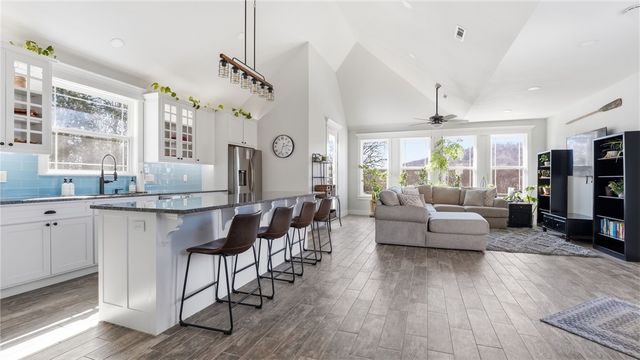 2413 N Autumn View Drive, Fayetteville, AR 72701