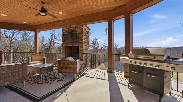 2413 N Autumn View Drive, Fayetteville, AR 72701