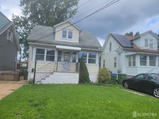 4 Vale Street, Edison, NJ 08817