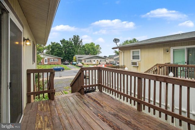 541 GOLDEN ST, Lititz, PA 17543