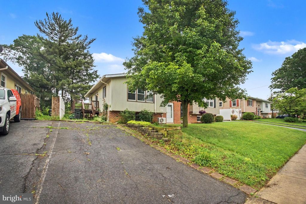 541 GOLDEN ST, Lititz, PA 17543