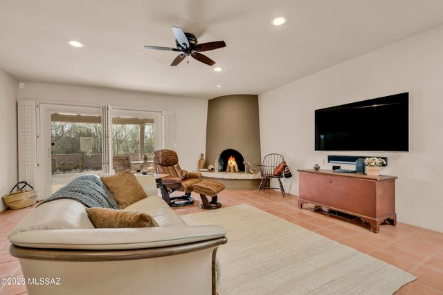 5800 E Cochise Trail, Tucson, AZ 85750