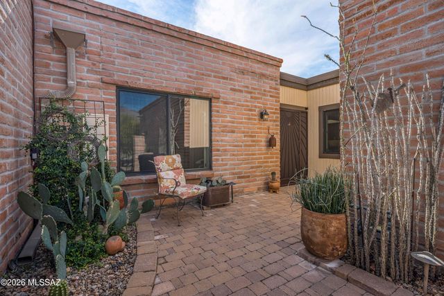 5800 E Cochise Trail, Tucson, AZ 85750