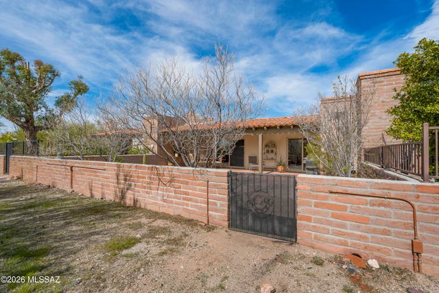 5800 E Cochise Trail, Tucson, AZ 85750