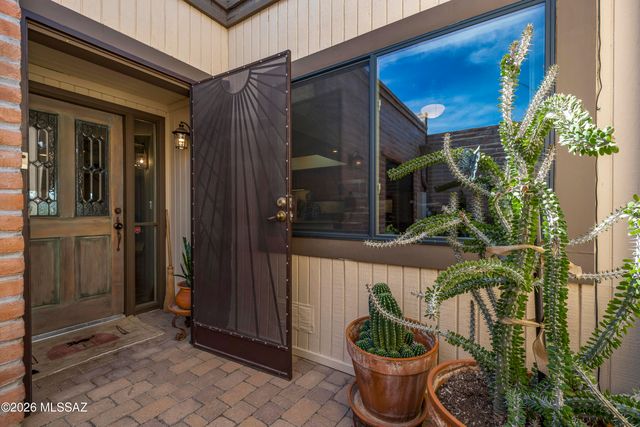 5800 E Cochise Trail, Tucson, AZ 85750