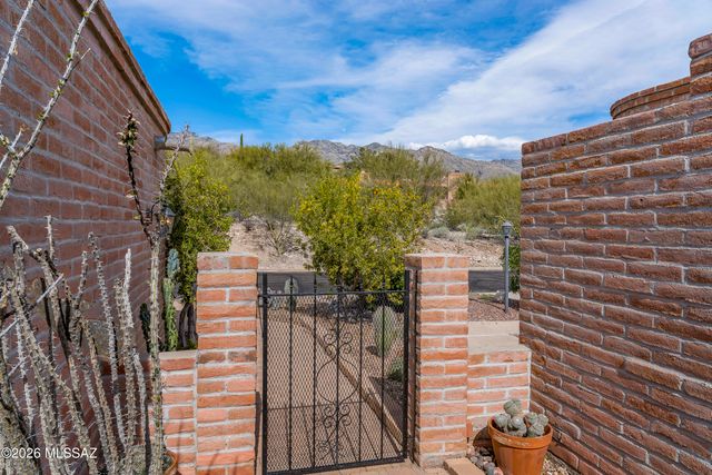 5800 E Cochise Trail, Tucson, AZ 85750