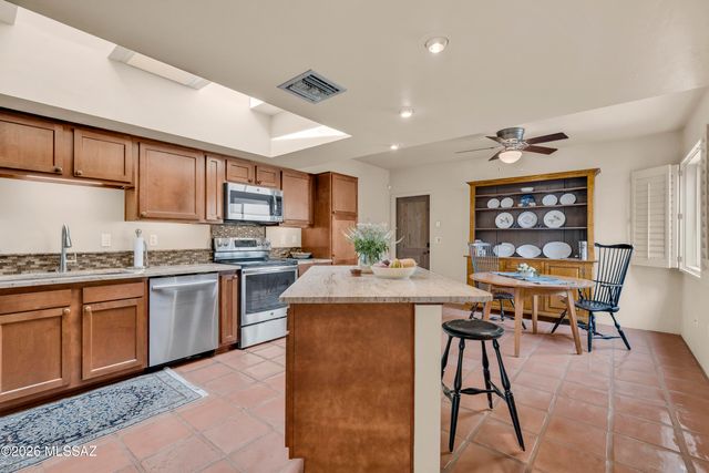 5800 E Cochise Trail, Tucson, AZ 85750