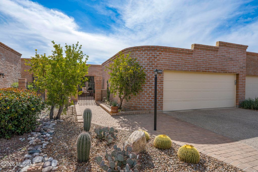 5800 E Cochise Trail, Tucson, AZ 85750