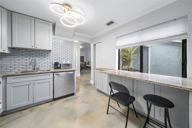 3875 Island Club W, Lantana, FL 33462