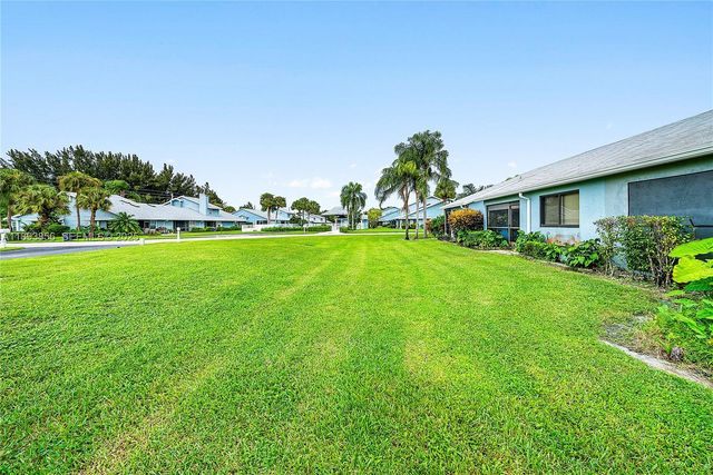 3875 Island Club W, Lantana, FL 33462