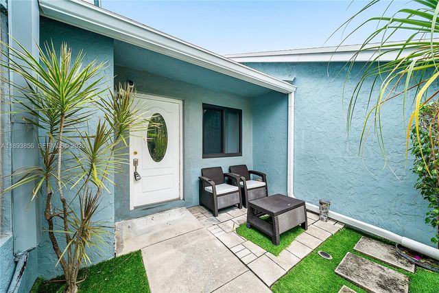 3875 Island Club W, Lantana, FL 33462