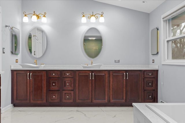 1632 Longvalley Drive, Northbrook, IL 60062