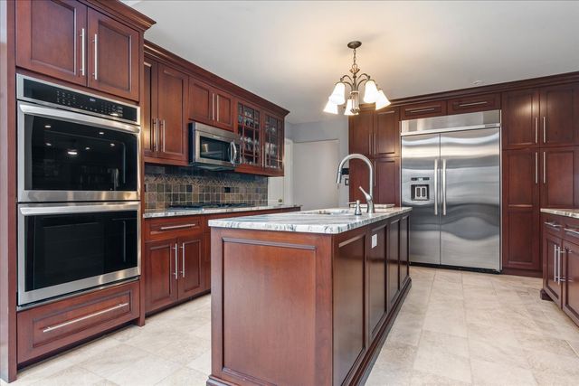 1632 Longvalley Drive, Northbrook, IL 60062