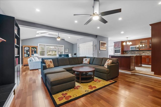 1632 Longvalley Drive, Northbrook, IL 60062