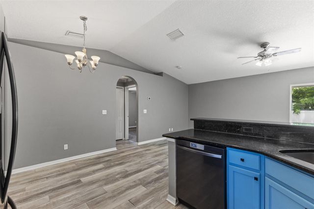 560 ROBIN HILL CIRCLE, Brandon, FL 33510