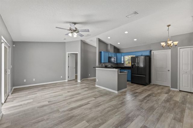 560 ROBIN HILL CIRCLE, Brandon, FL 33510