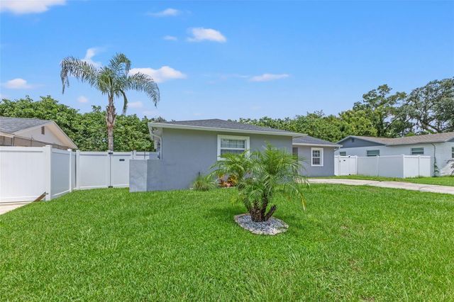 560 ROBIN HILL CIRCLE, Brandon, FL 33510