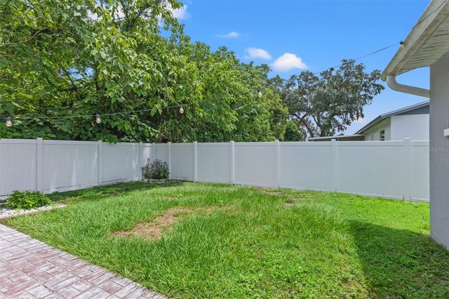 560 ROBIN HILL CIRCLE, Brandon, FL 33510