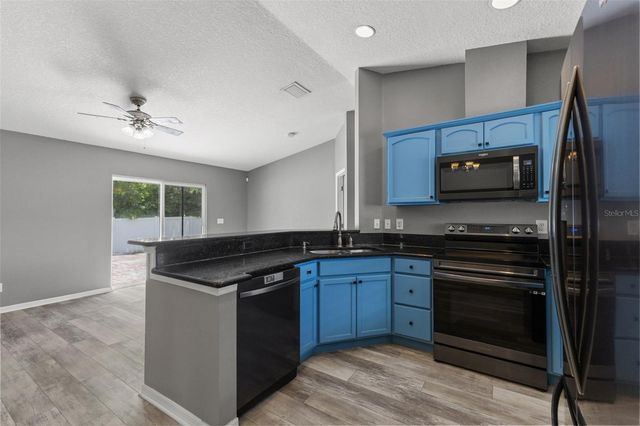 560 ROBIN HILL CIRCLE, Brandon, FL 33510