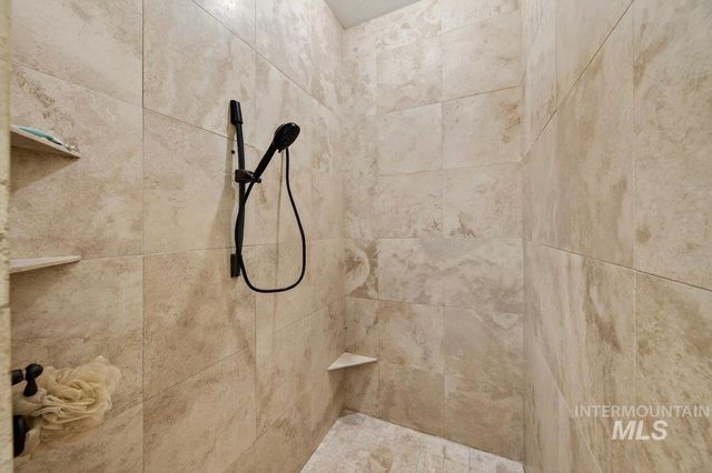 1013 E Rivers End Drive, Eagle, ID 83616