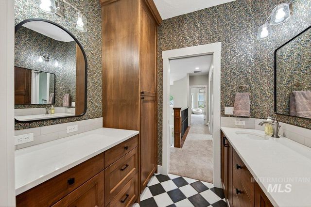 1013 E Rivers End Drive, Eagle, ID 83616