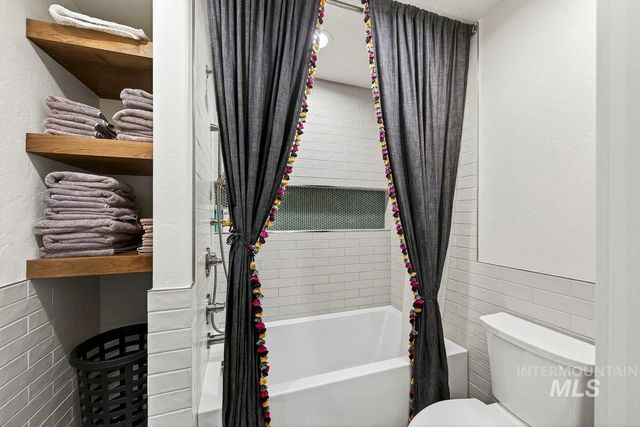 1013 E Rivers End Drive, Eagle, ID 83616