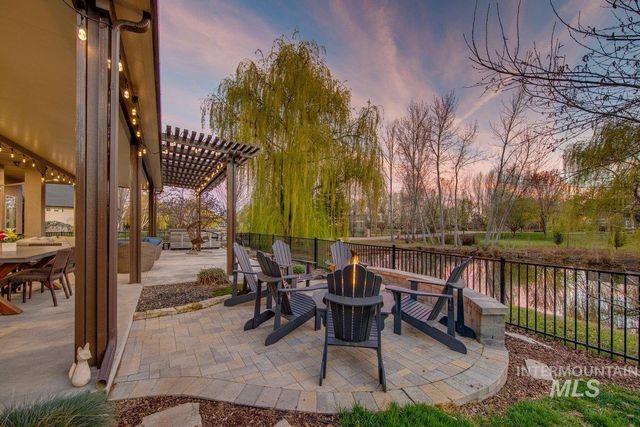 1013 E Rivers End Drive, Eagle, ID 83616