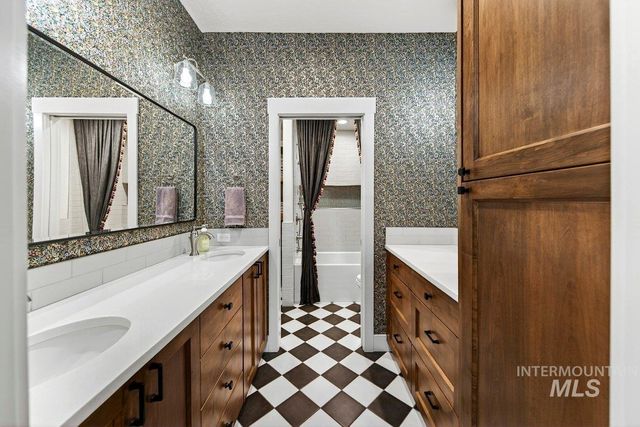 1013 E Rivers End Drive, Eagle, ID 83616