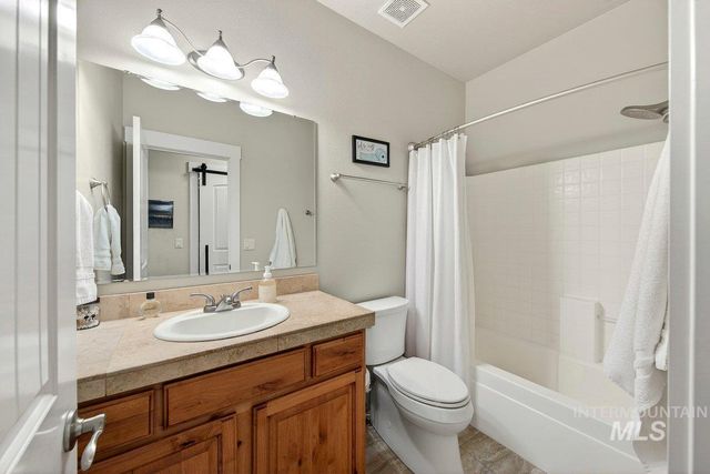 1013 E Rivers End Drive, Eagle, ID 83616