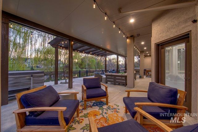 1013 E Rivers End Drive, Eagle, ID 83616