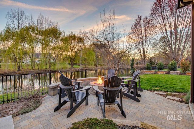 1013 E Rivers End Drive, Eagle, ID 83616