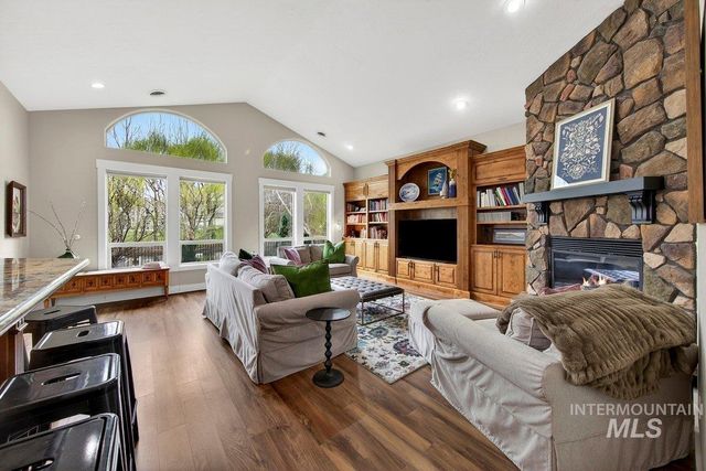 1013 E Rivers End Drive, Eagle, ID 83616