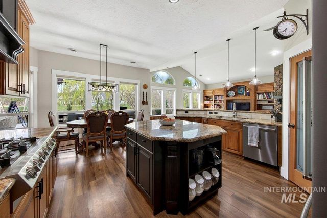 1013 E Rivers End Drive, Eagle, ID 83616