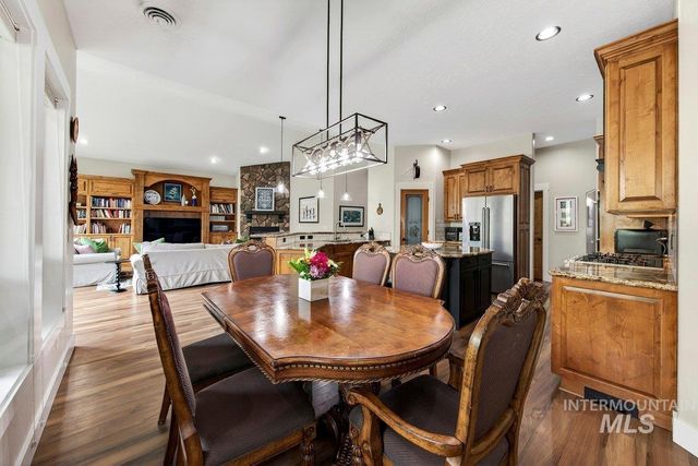 1013 E Rivers End Drive, Eagle, ID 83616