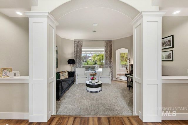 1013 E Rivers End Drive, Eagle, ID 83616