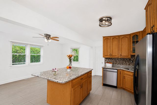697 Hickory Drive, Buffalo Grove, IL 60089