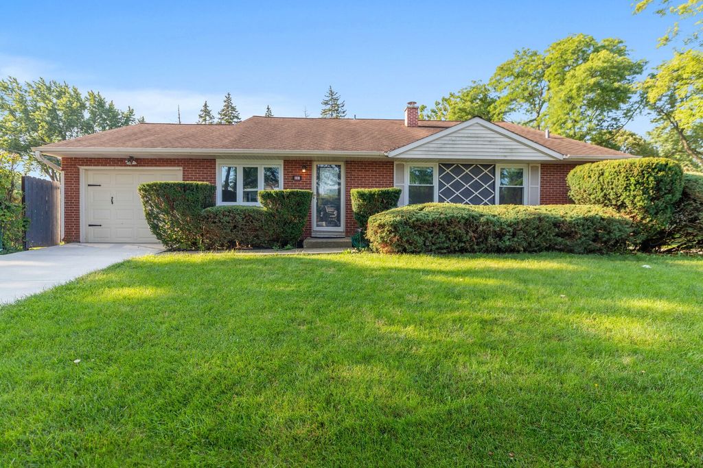 697 Hickory Drive, Buffalo Grove, IL 60089