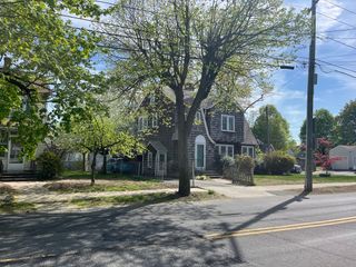 752 Allen St, Springfield, MA 01118