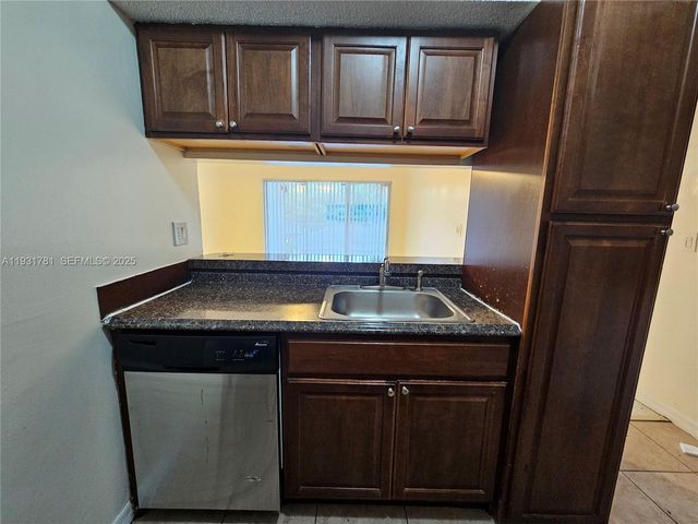 5686 Rock Island Rd 126, Tamarac, FL 33319