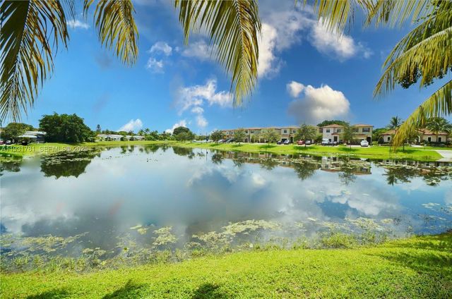 5686 Rock Island Rd 126, Tamarac, FL 33319