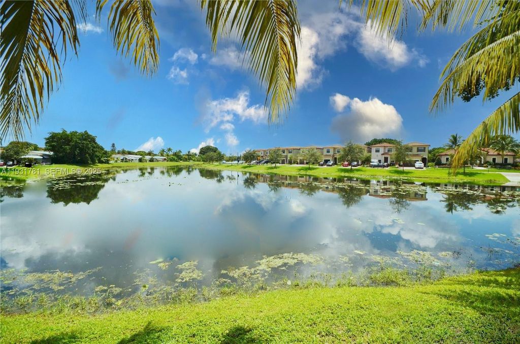 Image 41 of property listing at 5686 Rock Island Rd 126, Tamarac, FL 33319