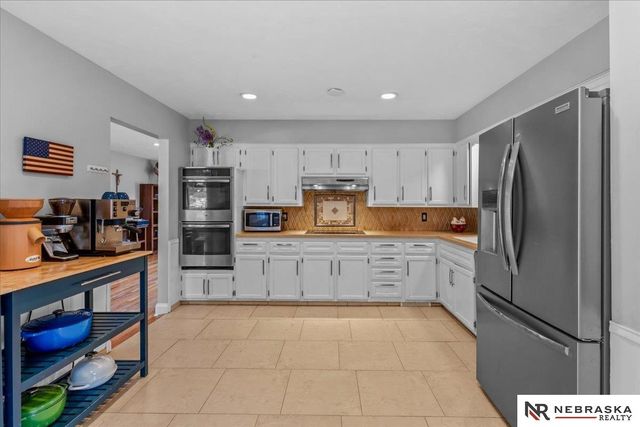 8121 N 38th Street, Omaha, NE 68112
