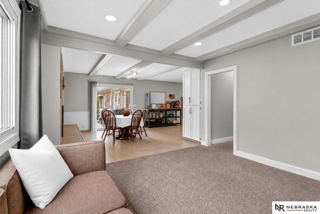 8121 N 38th Street, Omaha, NE 68112