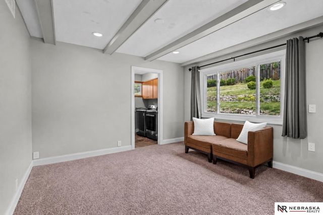 8121 N 38th Street, Omaha, NE 68112