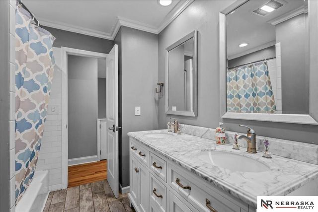 8121 N 38th Street, Omaha, NE 68112