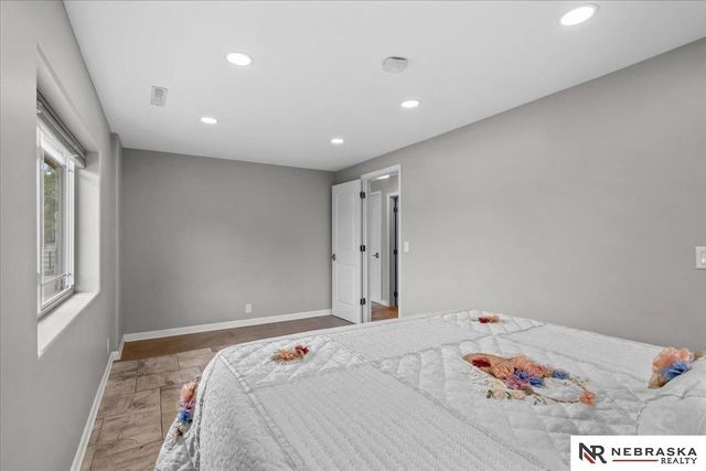 8121 N 38th Street, Omaha, NE 68112