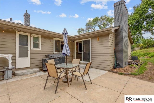 8121 N 38th Street, Omaha, NE 68112