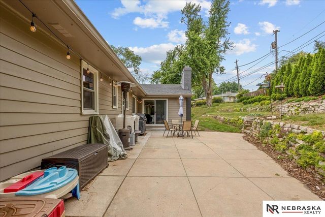 8121 N 38th Street, Omaha, NE 68112