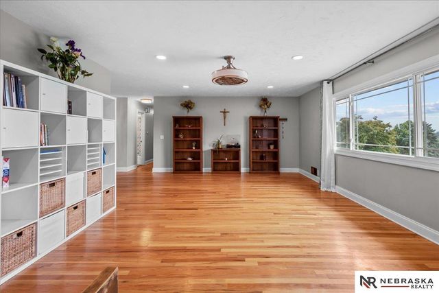 8121 N 38th Street, Omaha, NE 68112