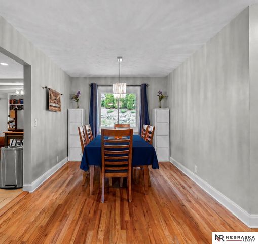 8121 N 38th Street, Omaha, NE 68112